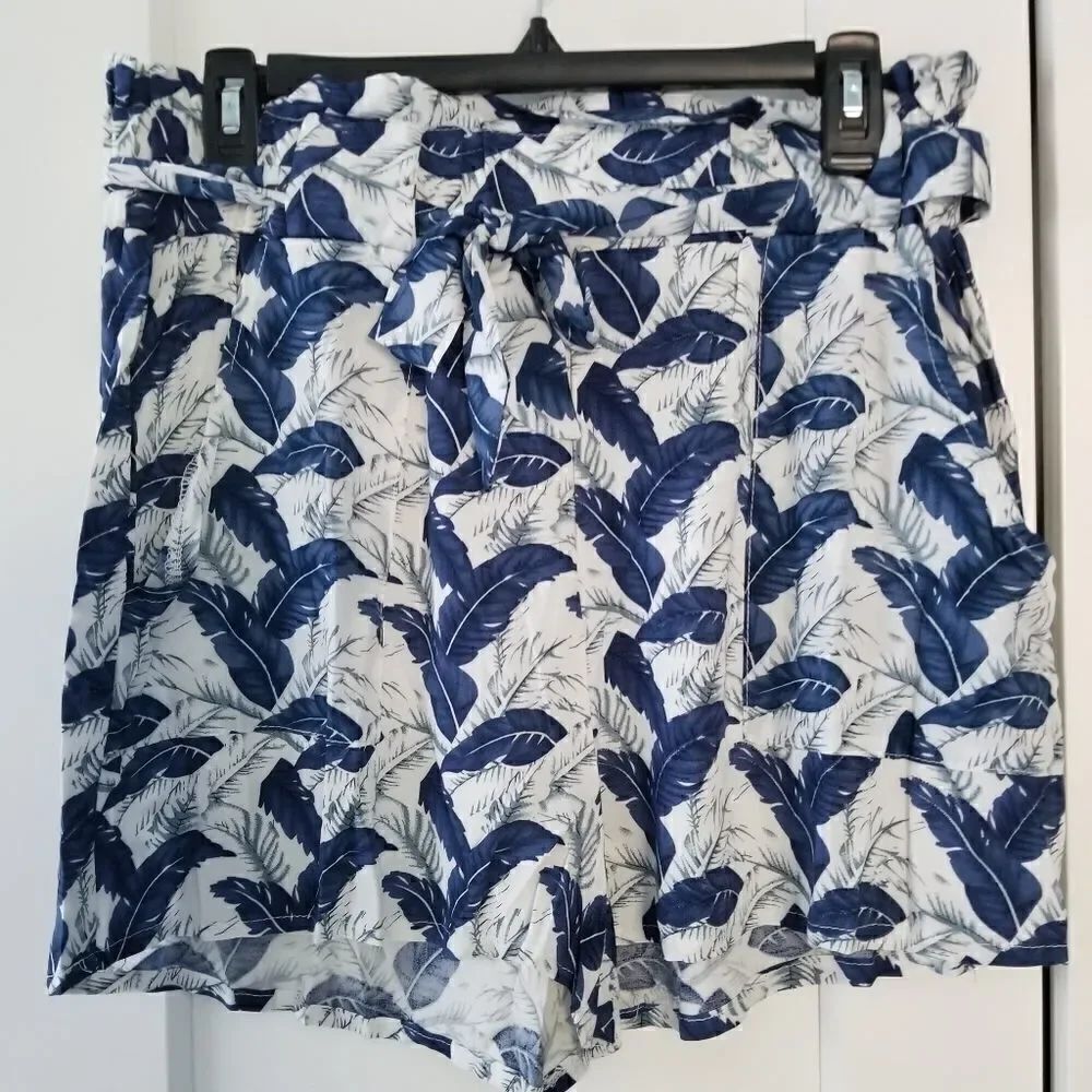 Feather print paper bag shorts